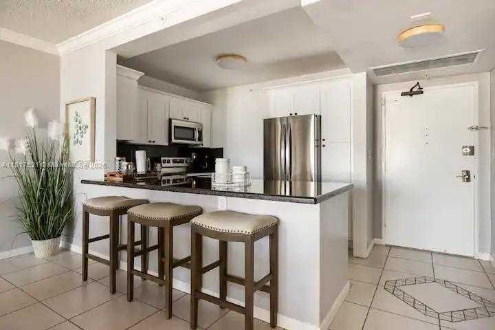 Small Image of 5601 COLLINS AVE #923, Miami Beach Number 6
