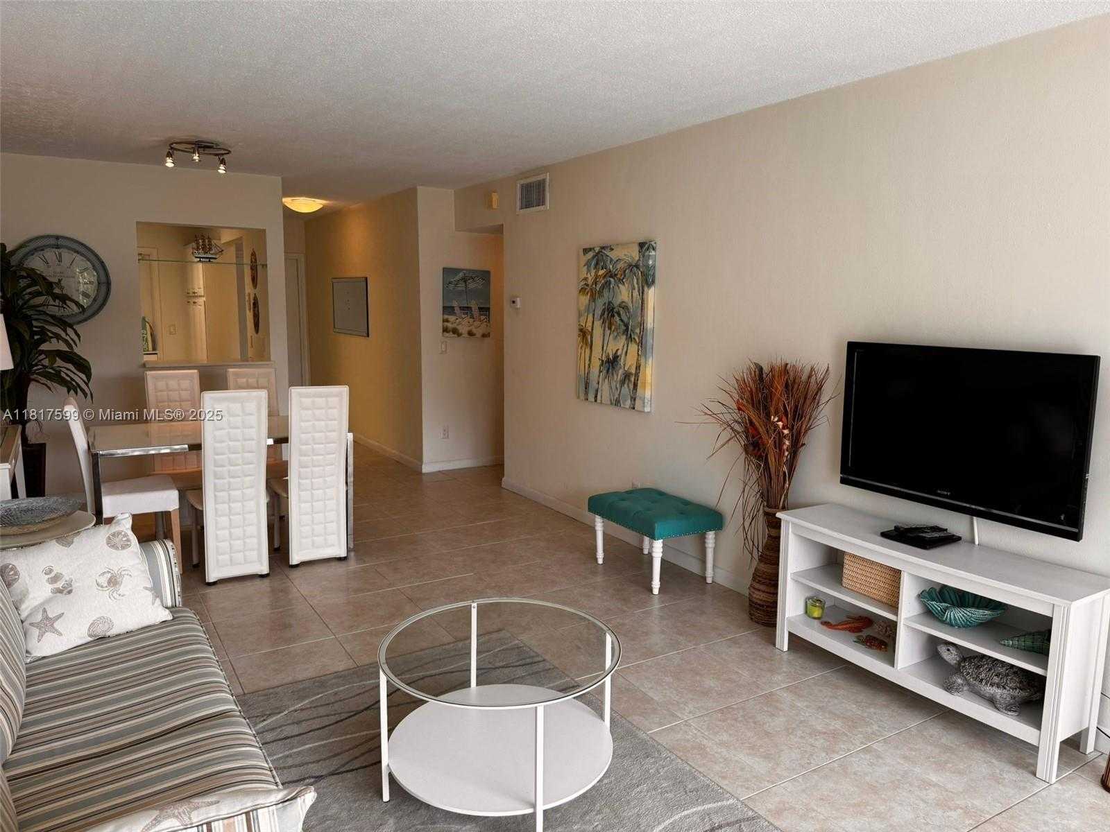 Small Image of 470 PARADISE ISLE BLVD #206, Hallandale Beach Number 15
