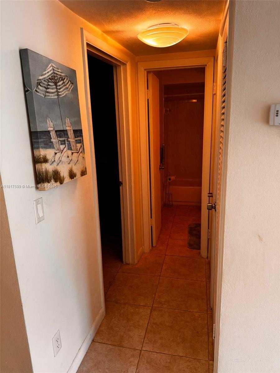 Small Image of 470 PARADISE ISLE BLVD #206, Hallandale Beach Number 17