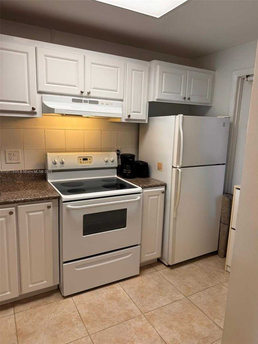 Small Image of 470 PARADISE ISLE BLVD #206, Hallandale Beach Number 19