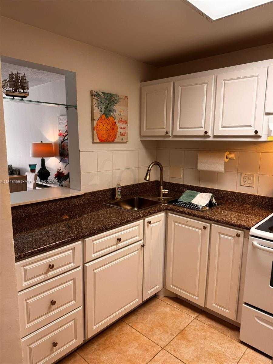 Small Image of 470 PARADISE ISLE BLVD #206, Hallandale Beach Number 20