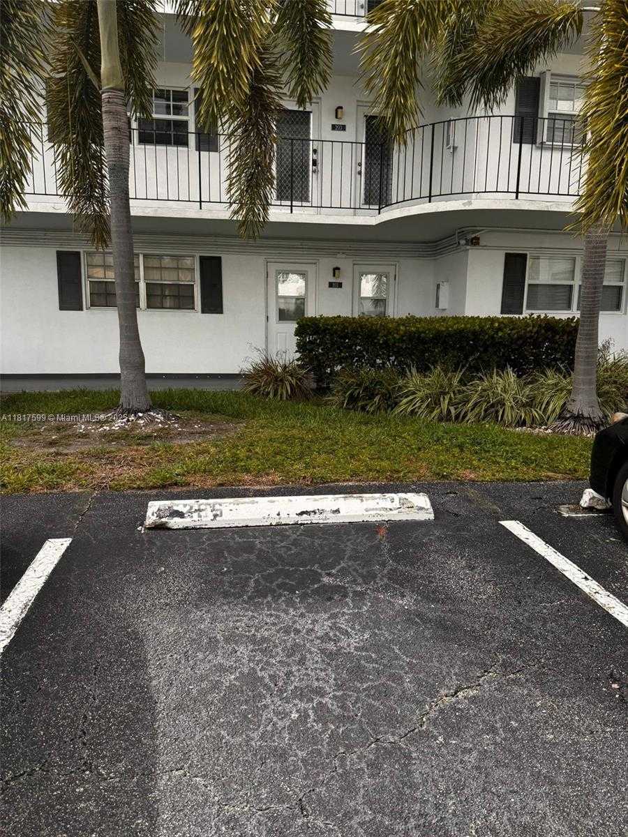 Small Image of 470 PARADISE ISLE BLVD #206, Hallandale Beach Number 22