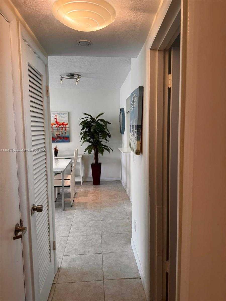 Small Image of 470 PARADISE ISLE BLVD #206, Hallandale Beach Number 8