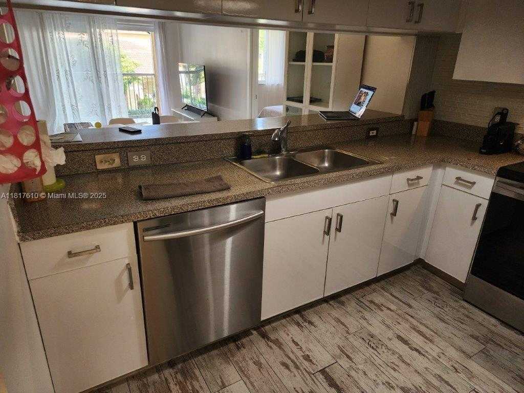 Small Image of 460 SOUTH PARK RD #6-209, Hollywood Number 4