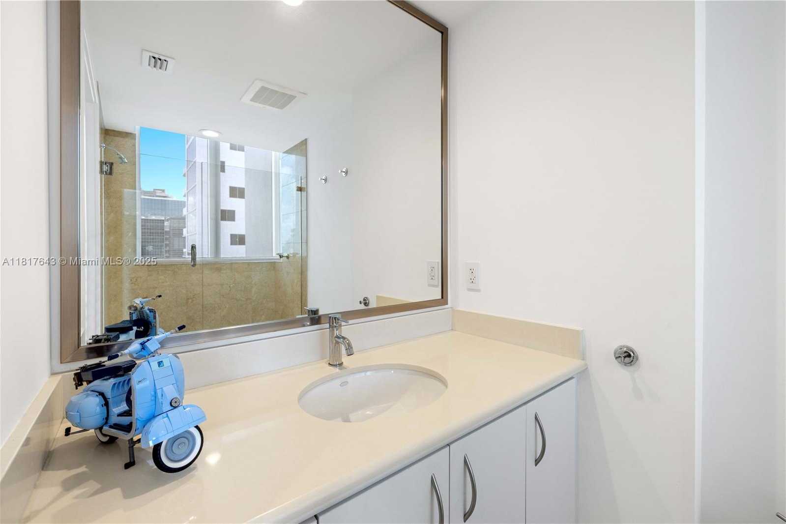 Small Image of 1331 BRICKELL BAY DR #4001, Miami Number 44