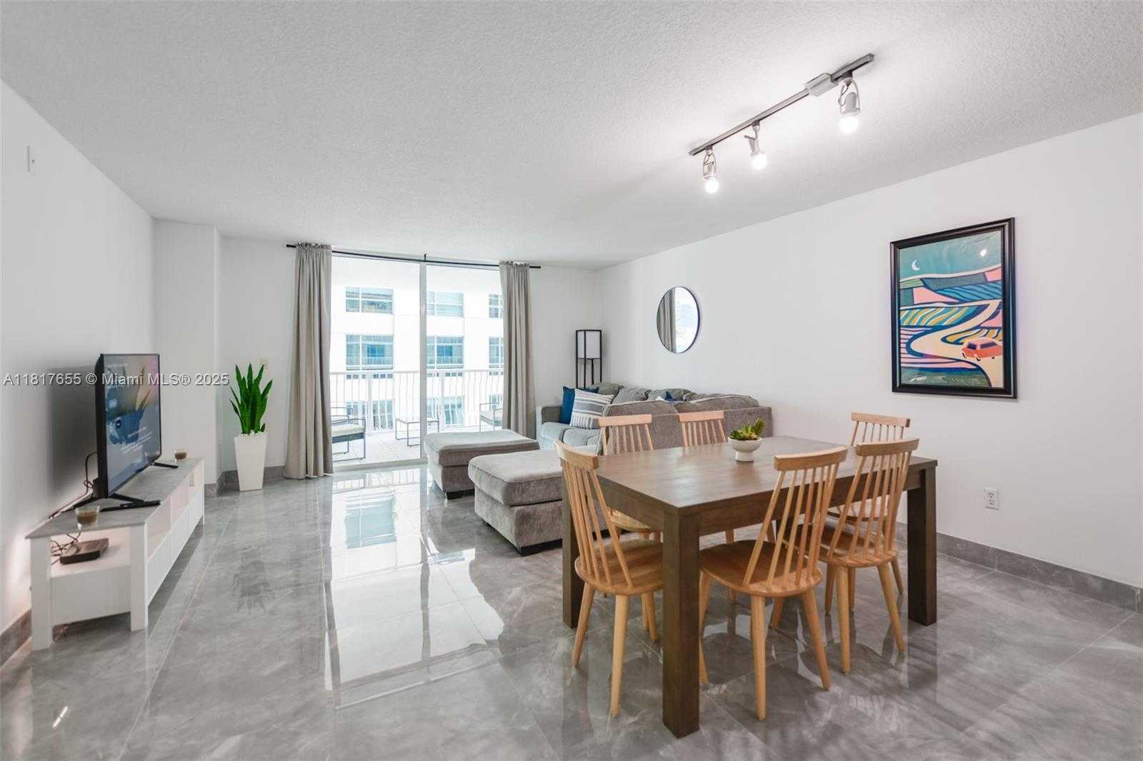 Small Image of 1200 BRICKELL BAY DR #2112, Miami Number 20