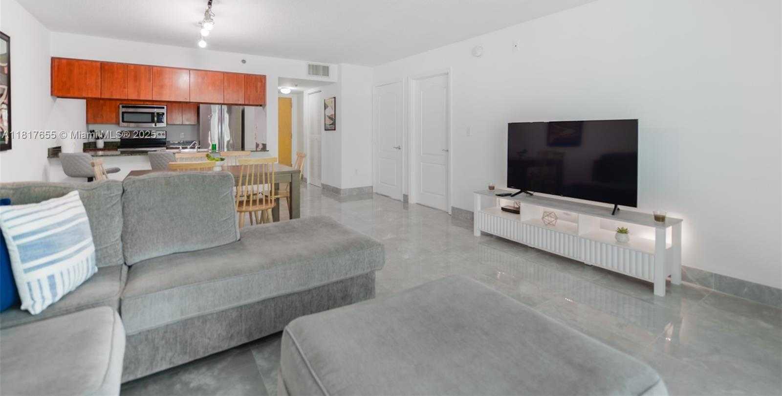 Small Image of 1200 BRICKELL BAY DR #2112, Miami Number 4