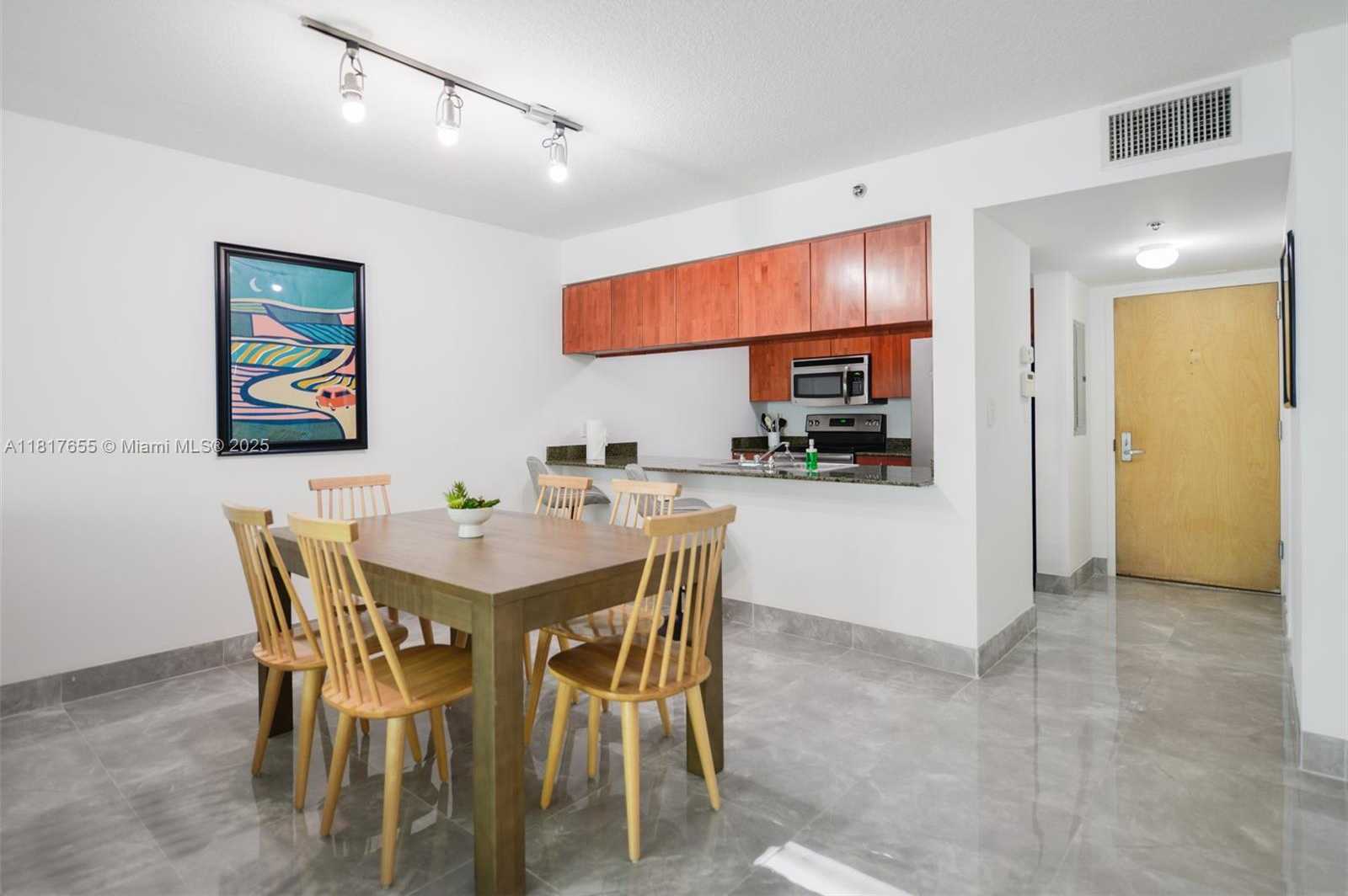Small Image of 1200 BRICKELL BAY DR #2112, Miami Number 5