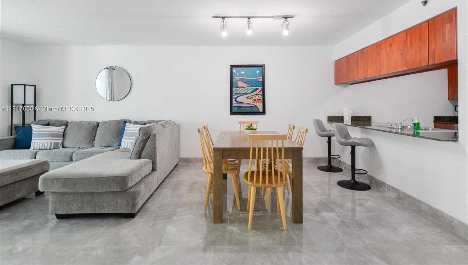 Small Image of 1200 BRICKELL BAY DR #2112, Miami Number 6