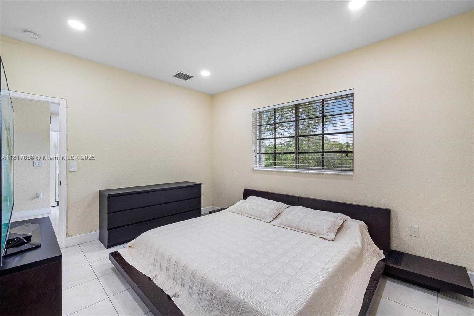 Small Image of 2741 NORTH EAST 4TH ST #204, Homestead Number 5