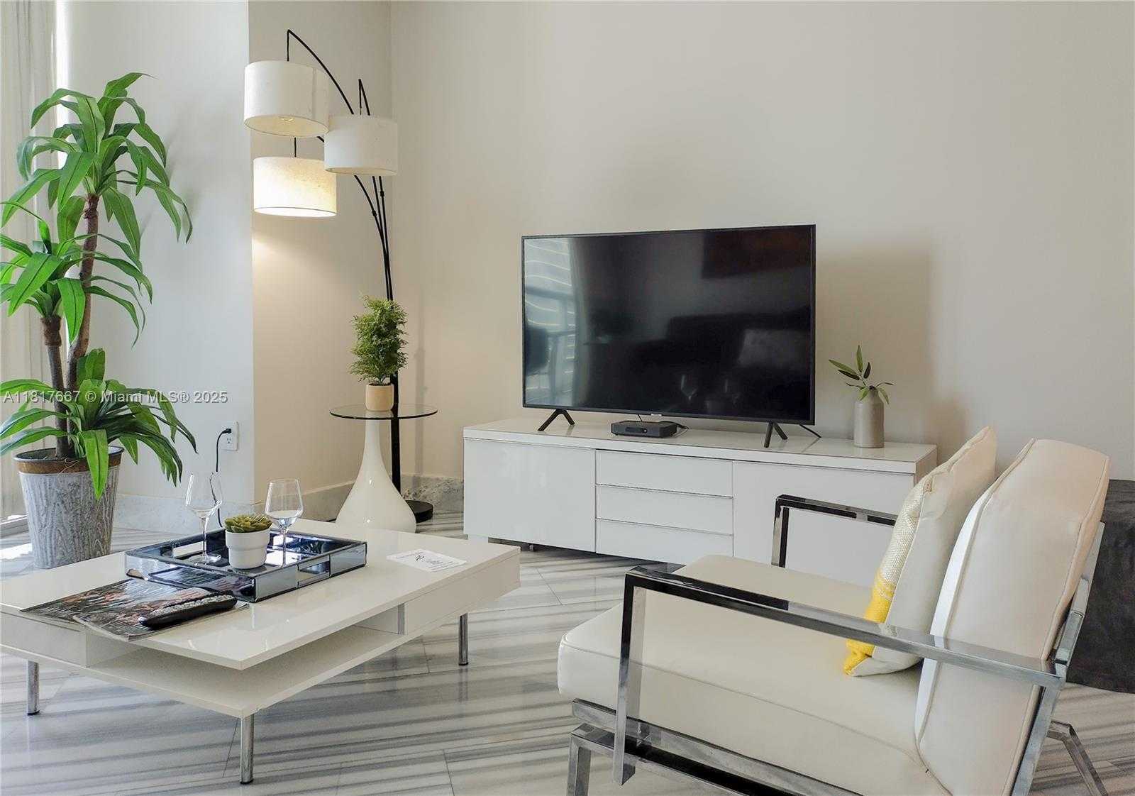 Small Image of 485 BRICKELL AVE #4711, Miami Number 4