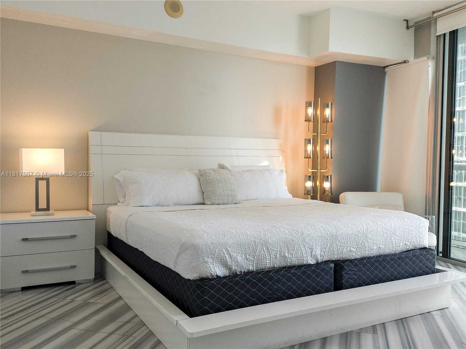 Small Image of 485 BRICKELL AVE #4711, Miami Number 6