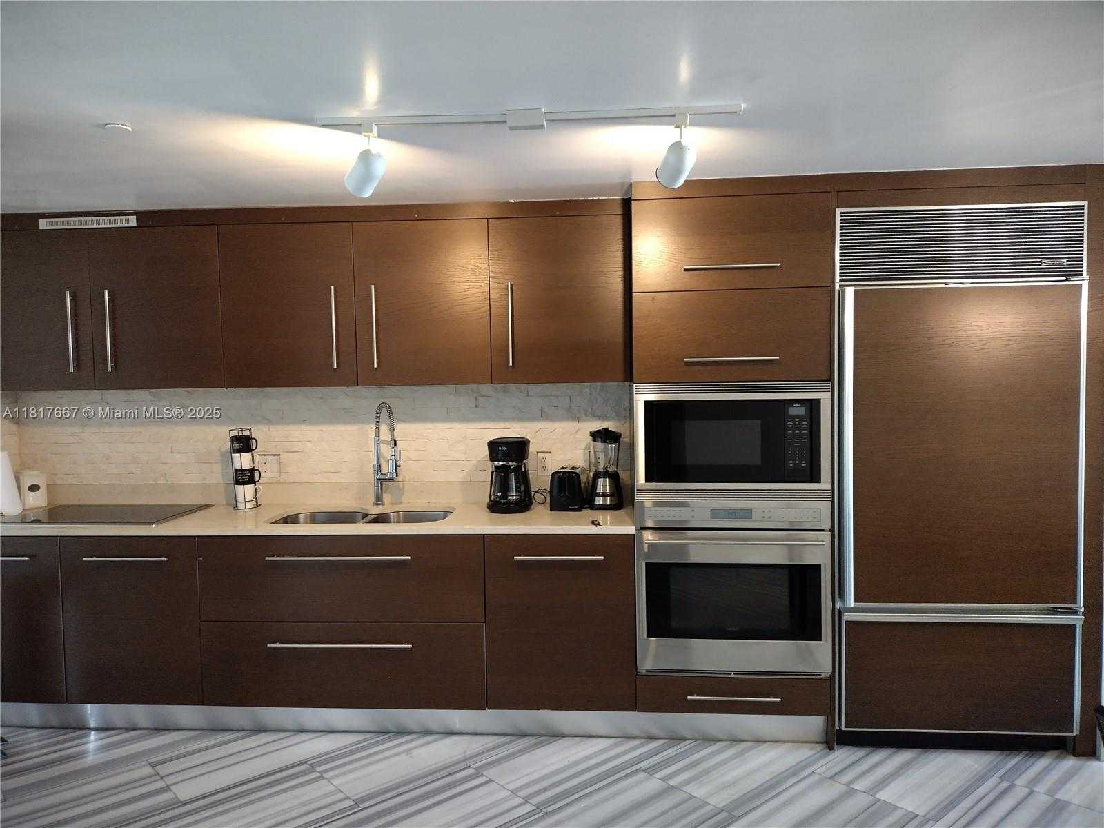 Small Image of 485 BRICKELL AVE #4711, Miami Number 7