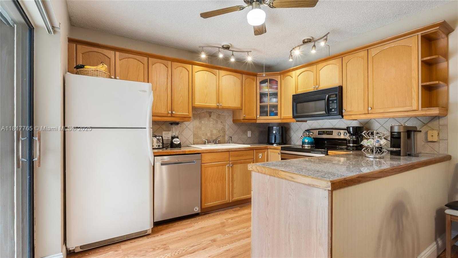 Small Image of 4167 FOREST HILL DR, Cooper City Number 12