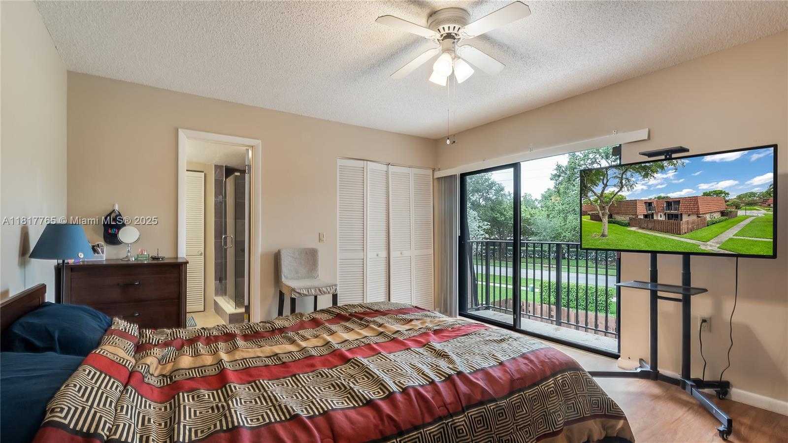 Small Image of 4167 FOREST HILL DR, Cooper City Number 22