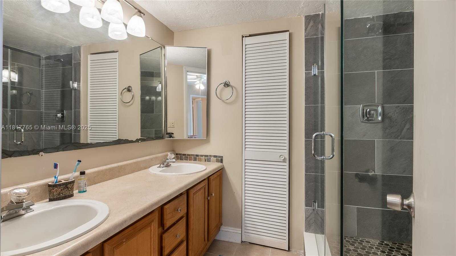 Small Image of 4167 FOREST HILL DR, Cooper City Number 24