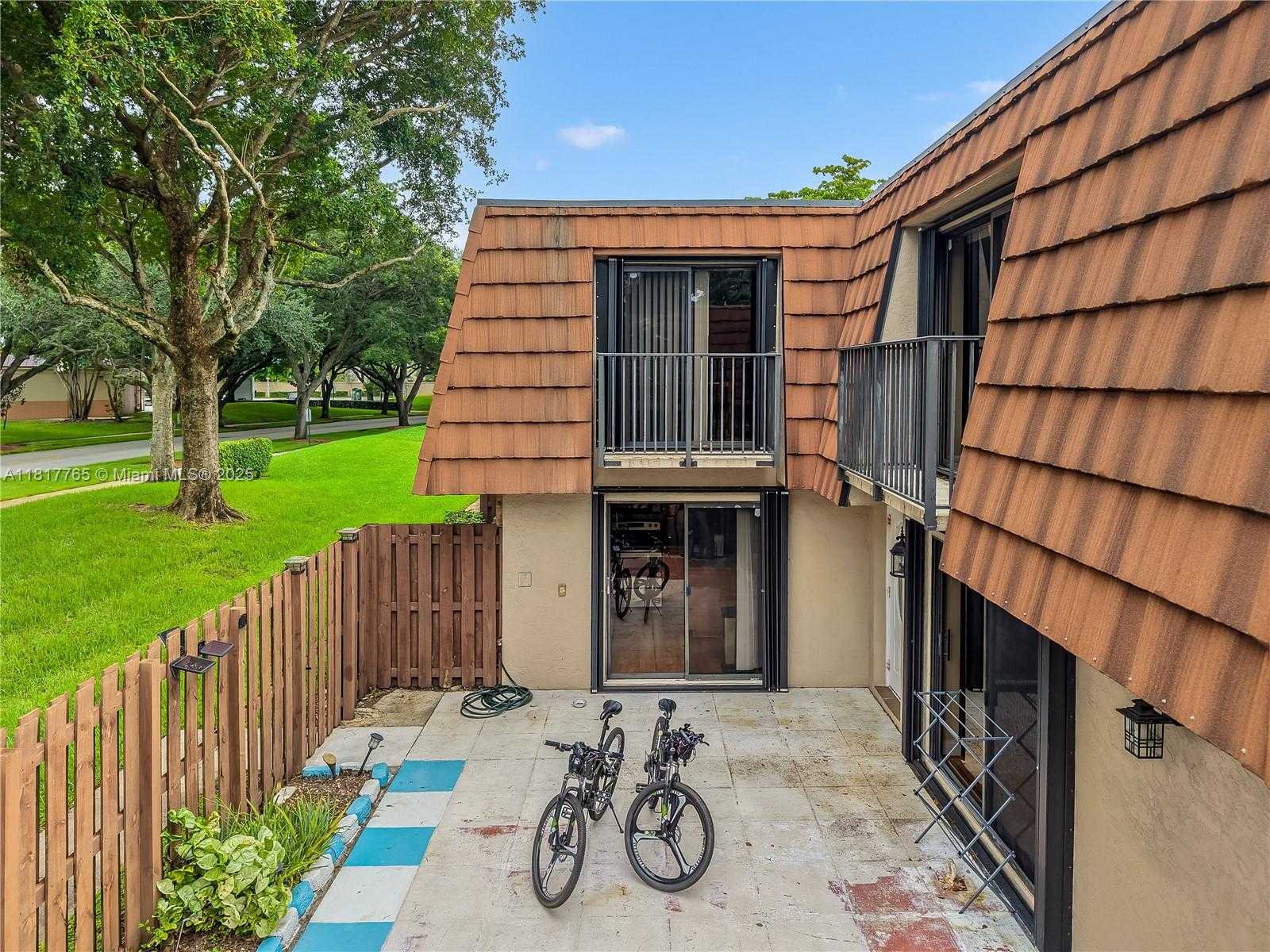 Small Image of 4167 FOREST HILL DR, Cooper City Number 3