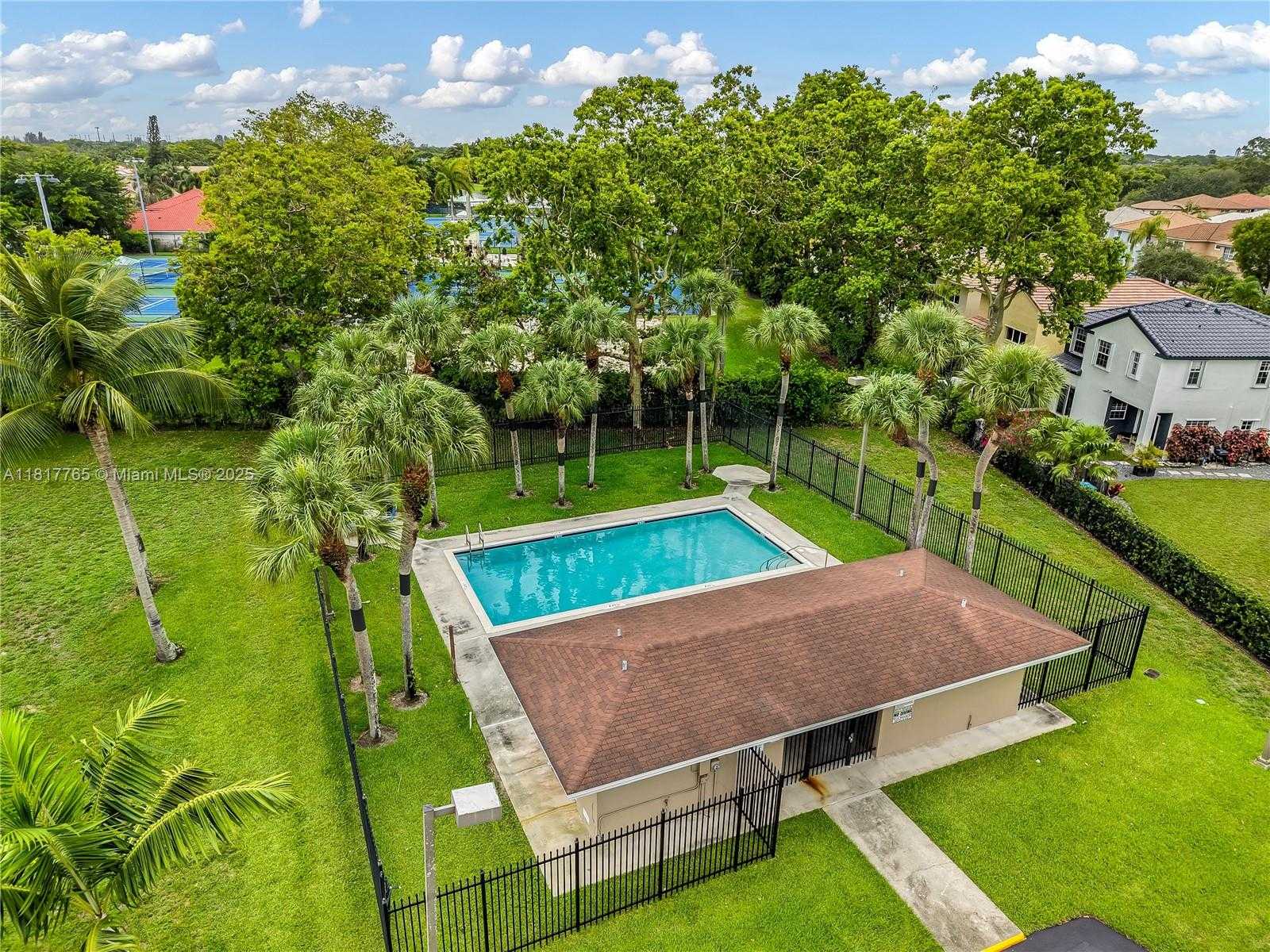 Small Image of 4167 FOREST HILL DR, Cooper City Number 4