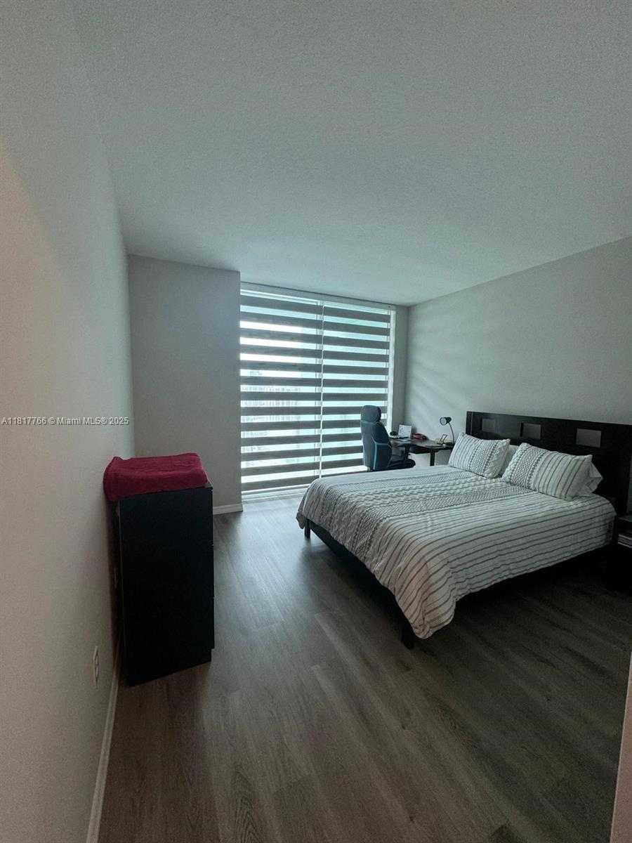 Small Image of 1900 NORTH BAYSHORE DR #3909, Miami Number 4
