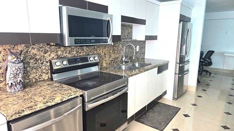 Small Image of 18051 BISCAYNE BLVD #1501, Aventura Number 2