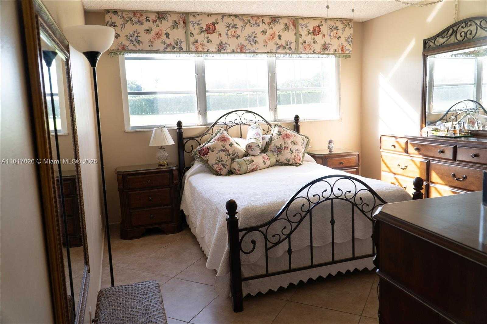 Small Image of 9820 SOUTH HOLLYBROOK LAKE DR #106, Pembroke Pines Number 10