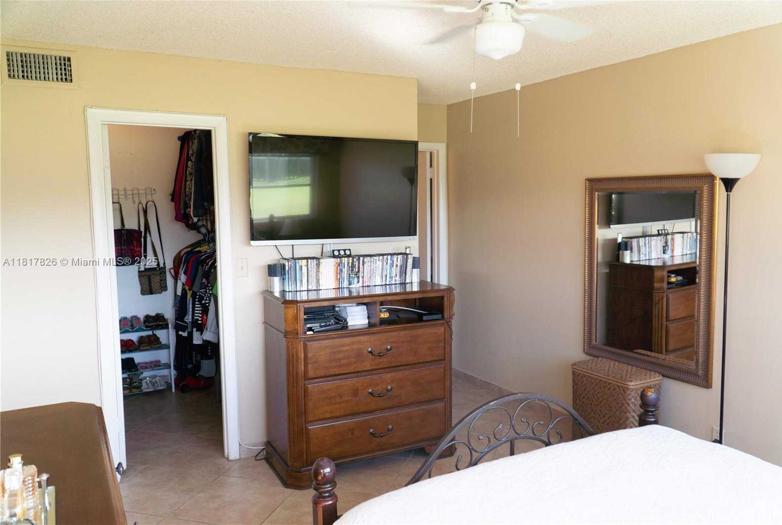 Small Image of 9820 SOUTH HOLLYBROOK LAKE DR #106, Pembroke Pines Number 11