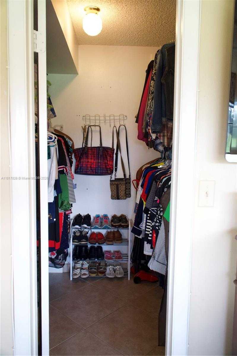 Small Image of 9820 SOUTH HOLLYBROOK LAKE DR #106, Pembroke Pines Number 12