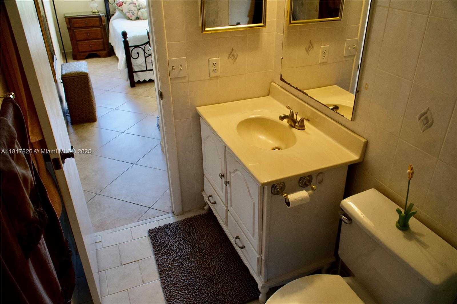 Small Image of 9820 SOUTH HOLLYBROOK LAKE DR #106, Pembroke Pines Number 13