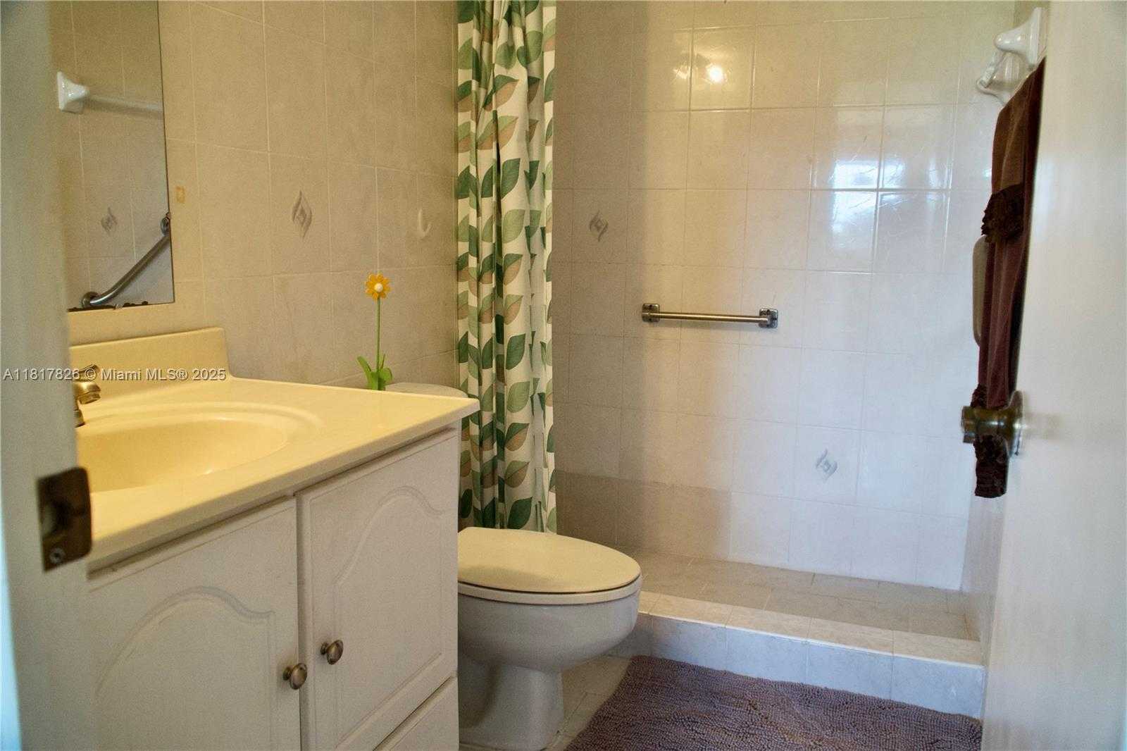 Small Image of 9820 SOUTH HOLLYBROOK LAKE DR #106, Pembroke Pines Number 14