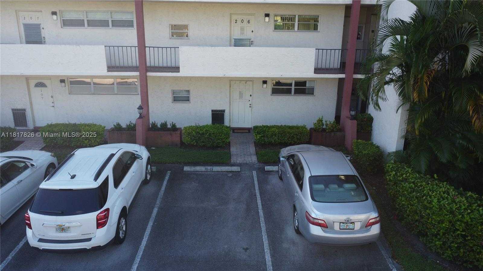Small Image of 9820 SOUTH HOLLYBROOK LAKE DR #106, Pembroke Pines Number 15