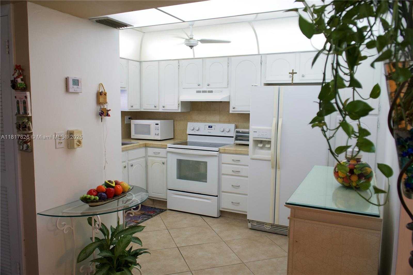 Small Image of 9820 SOUTH HOLLYBROOK LAKE DR #106, Pembroke Pines Number 5
