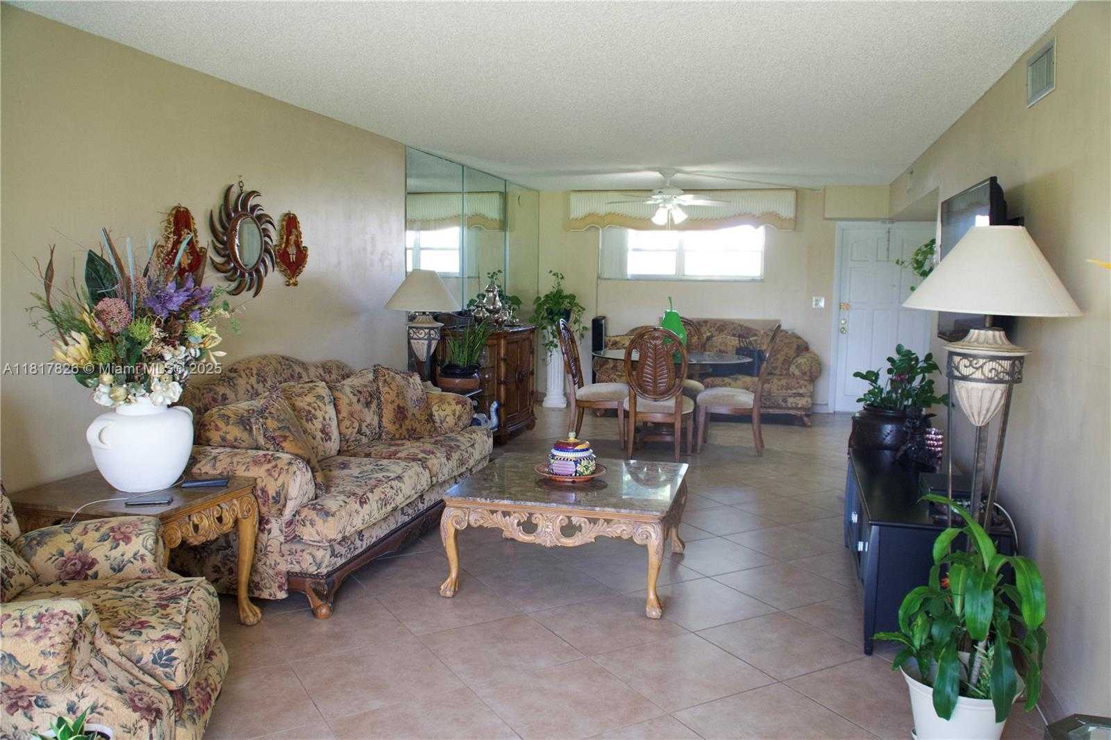 Small Image of 9820 SOUTH HOLLYBROOK LAKE DR #106, Pembroke Pines Number 8
