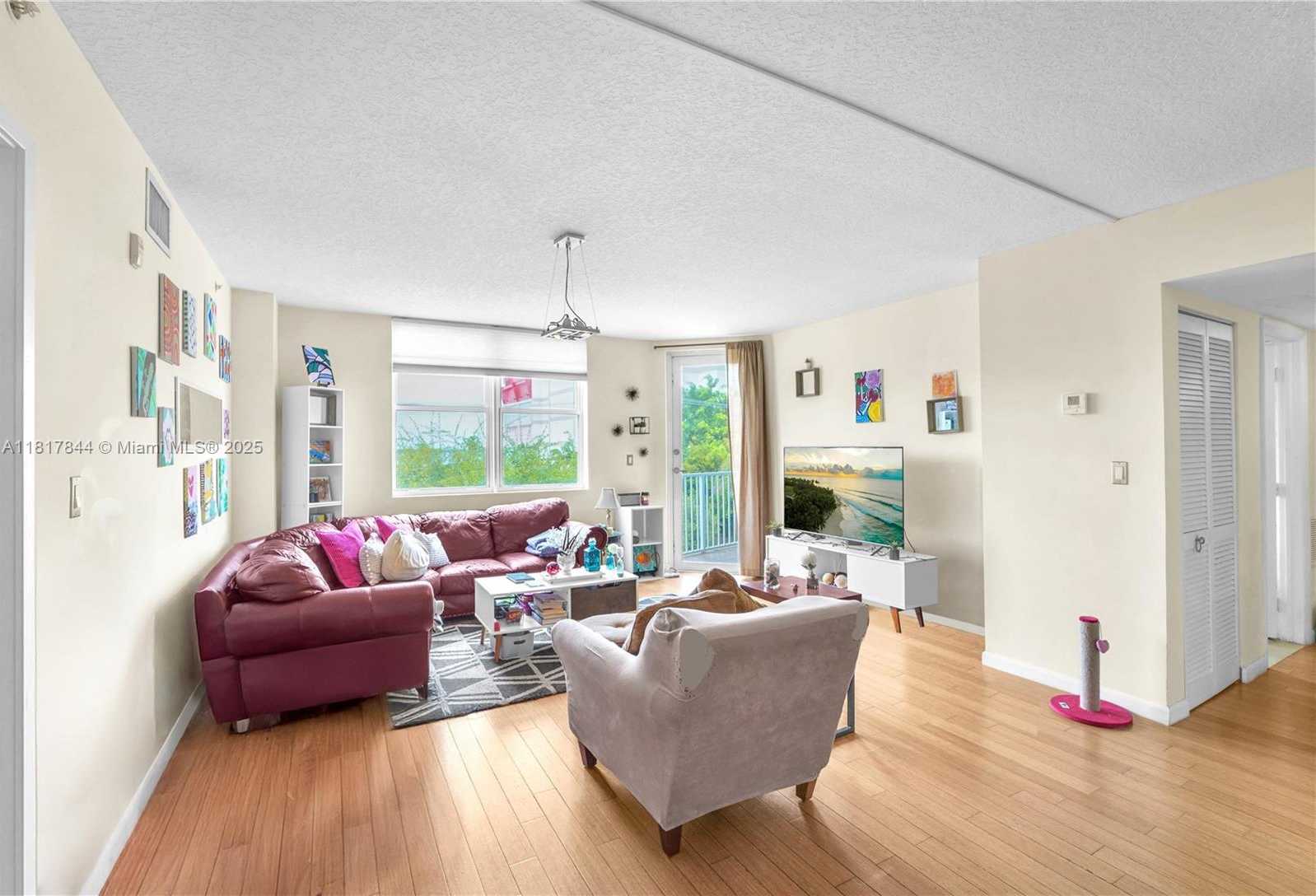 Small Image of 1555 NORTH TREASURE DR #304, North Bay Village Number 10