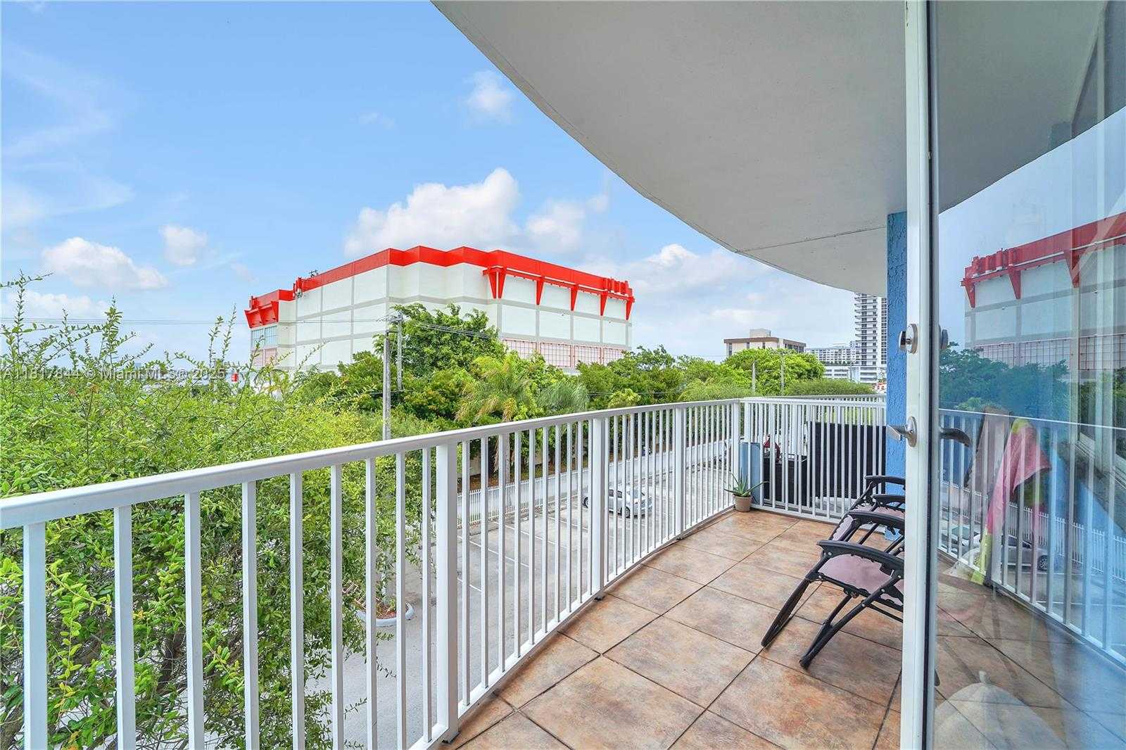 Small Image of 1555 NORTH TREASURE DR #304, North Bay Village Number 13