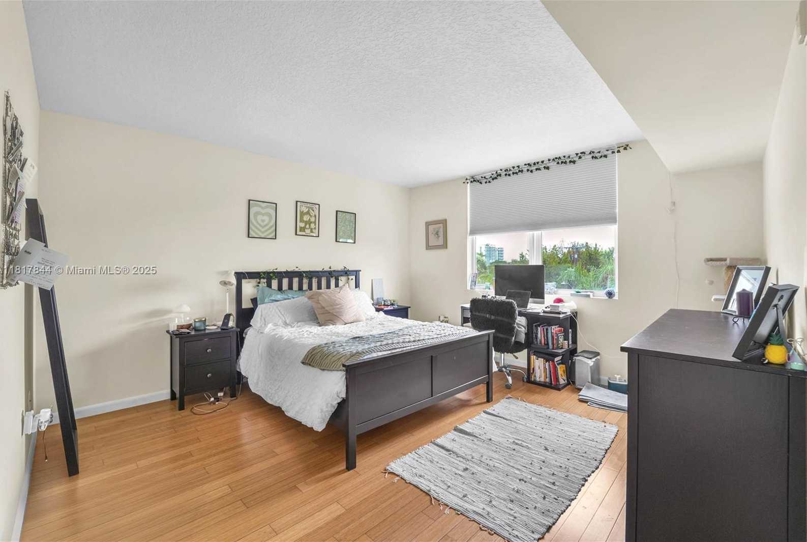 Small Image of 1555 NORTH TREASURE DR #304, North Bay Village Number 15