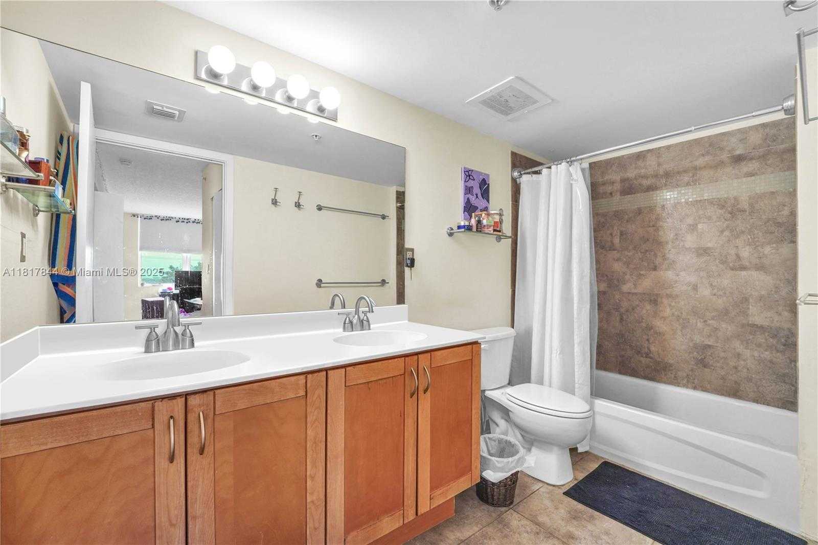 Small Image of 1555 NORTH TREASURE DR #304, North Bay Village Number 16