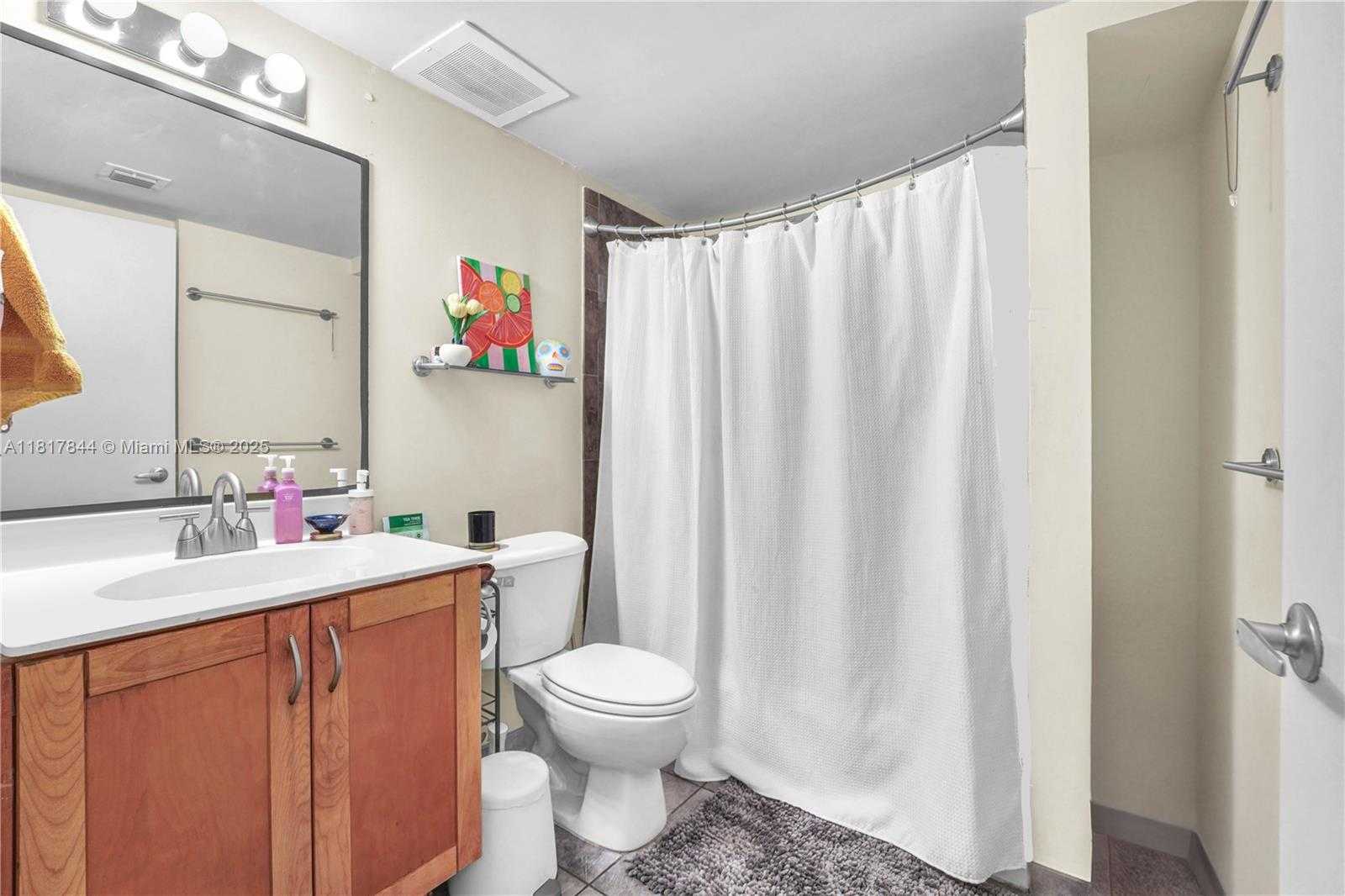 Small Image of 1555 NORTH TREASURE DR #304, North Bay Village Number 18