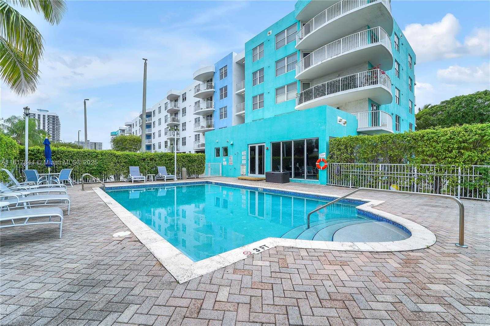 Small Image of 1555 NORTH TREASURE DR #304, North Bay Village Number 21