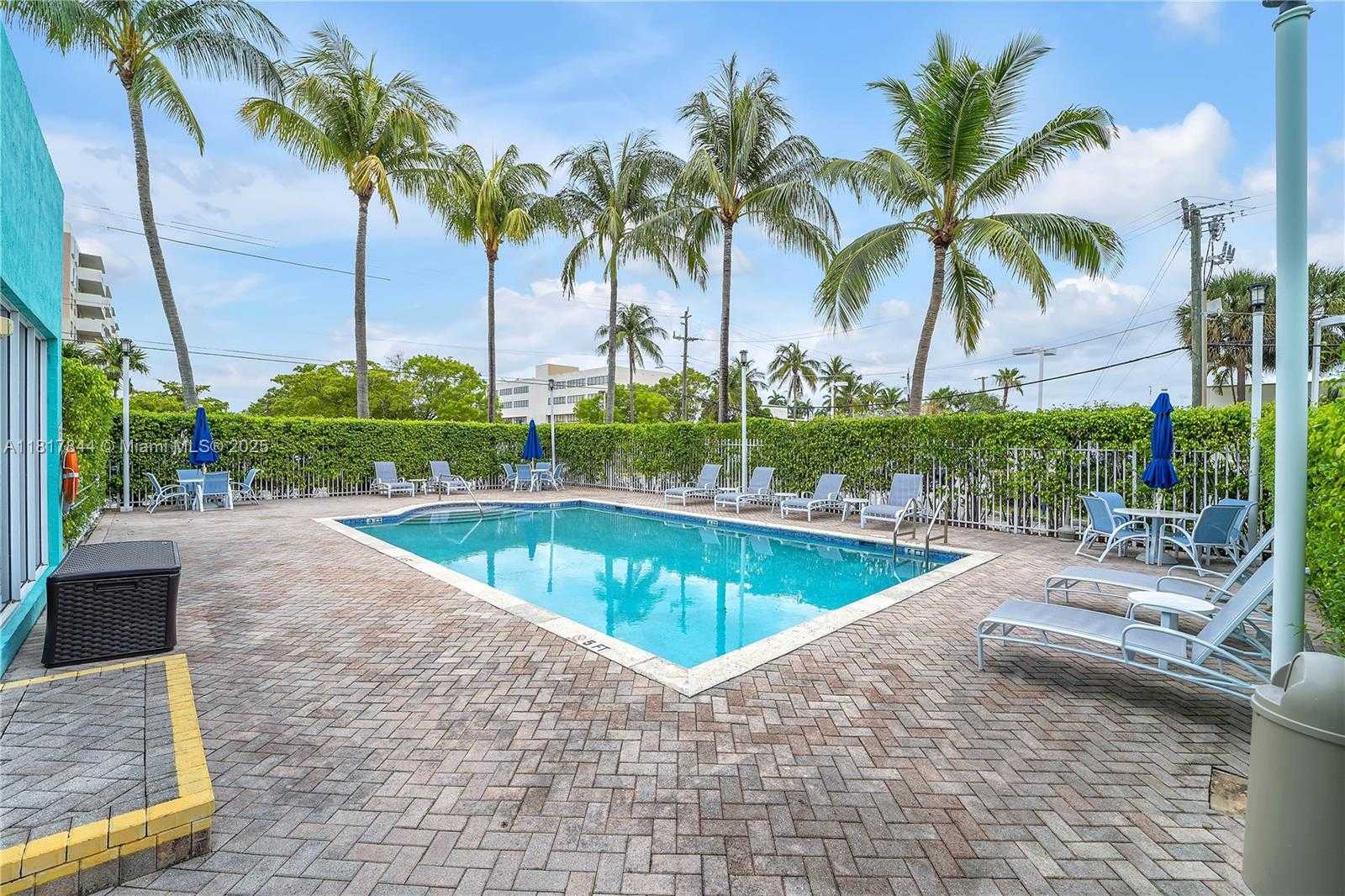 Small Image of 1555 NORTH TREASURE DR #304, North Bay Village Number 22