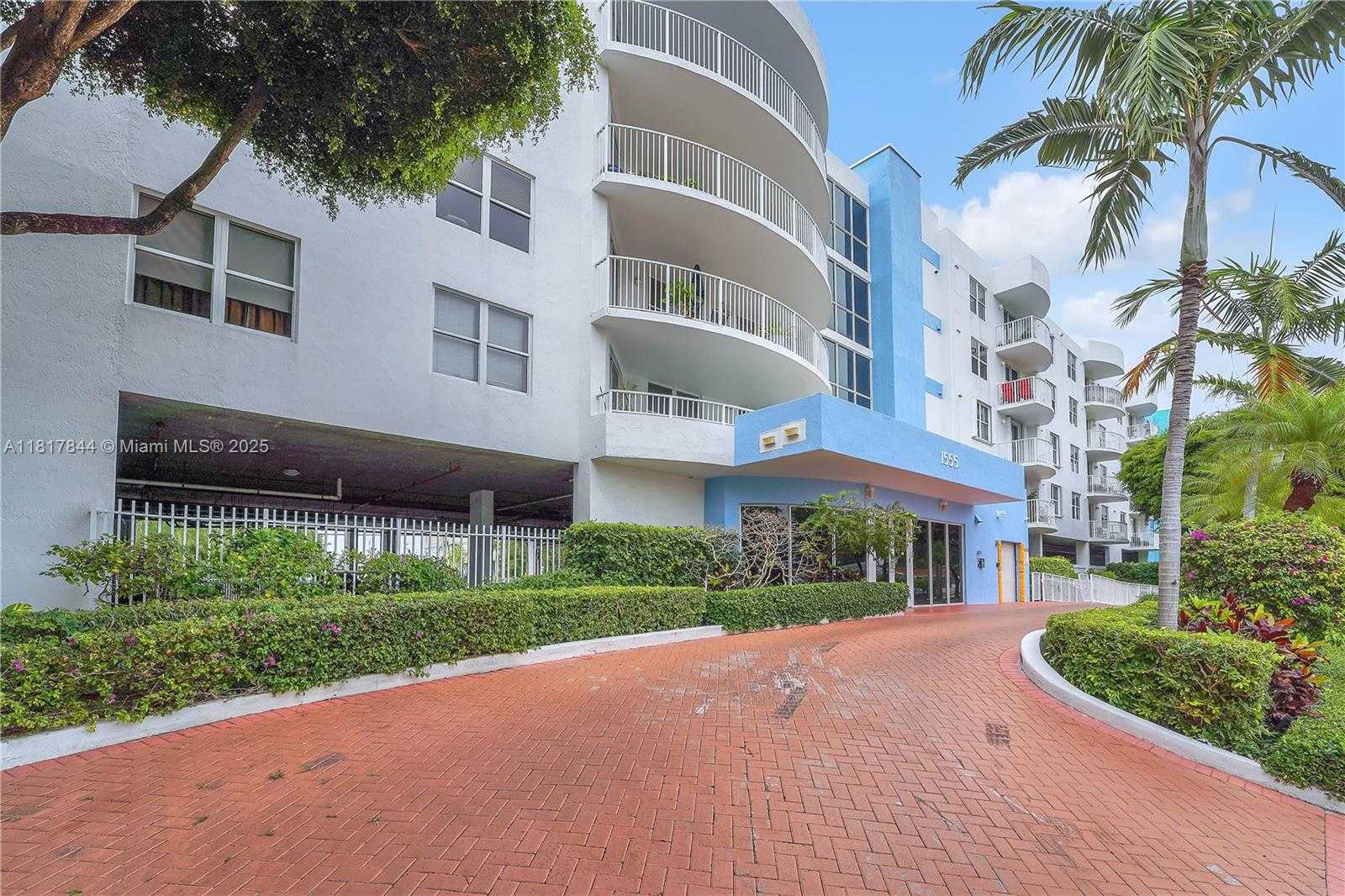 Small Image of 1555 NORTH TREASURE DR #304, North Bay Village Number 3