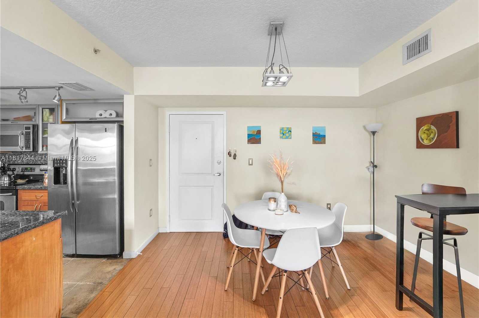 Small Image of 1555 NORTH TREASURE DR #304, North Bay Village Number 5