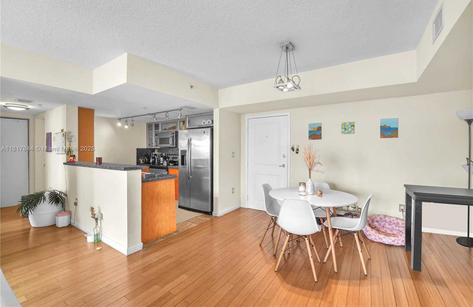 Small Image of 1555 NORTH TREASURE DR #304, North Bay Village Number 6
