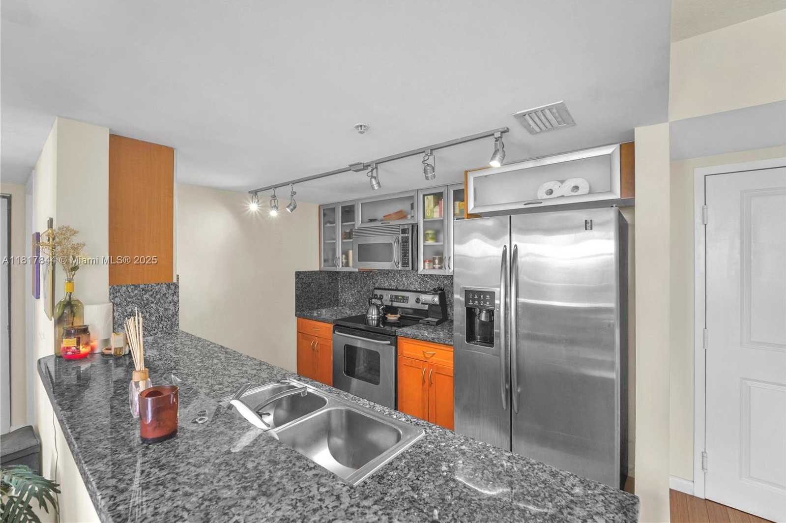 Small Image of 1555 NORTH TREASURE DR #304, North Bay Village Number 9