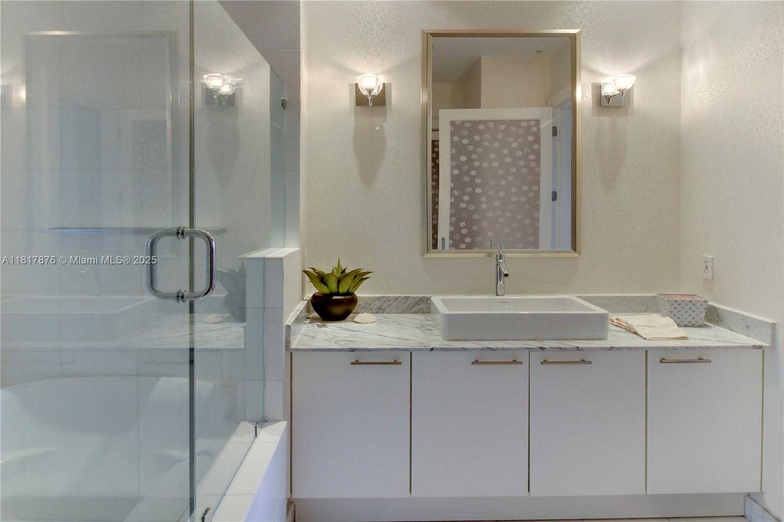 Small Image of 2001 MERIDIAN AVE #PH-21, Miami Beach Number 12