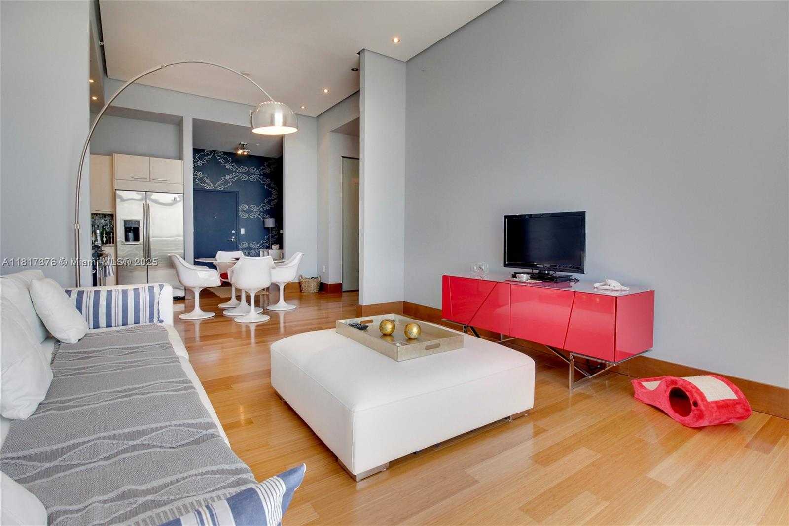 Small Image of 2001 MERIDIAN AVE #PH-21, Miami Beach Number 5