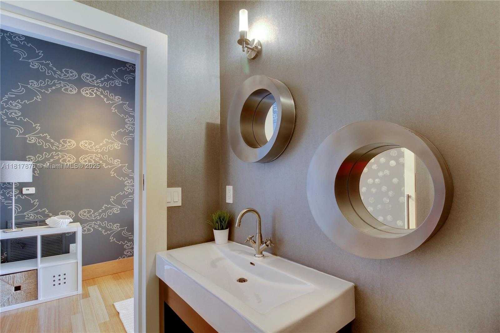 Small Image of 2001 MERIDIAN AVE #PH-21, Miami Beach Number 9