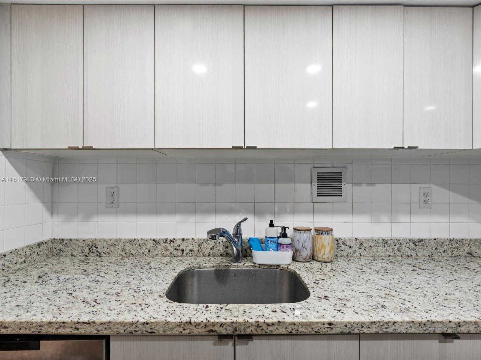 Small Image of 1200 WEST AVE #823, Miami Beach Number 10