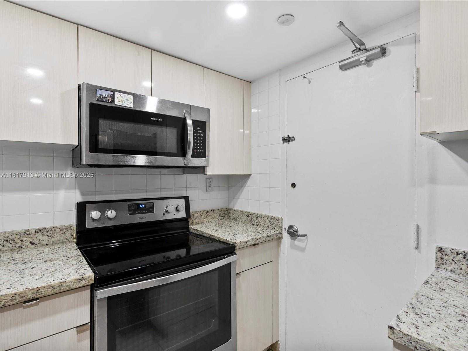 Small Image of 1200 WEST AVE #823, Miami Beach Number 11
