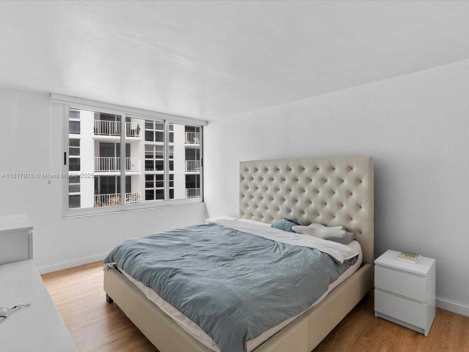 Small Image of 1200 WEST AVE #823, Miami Beach Number 12