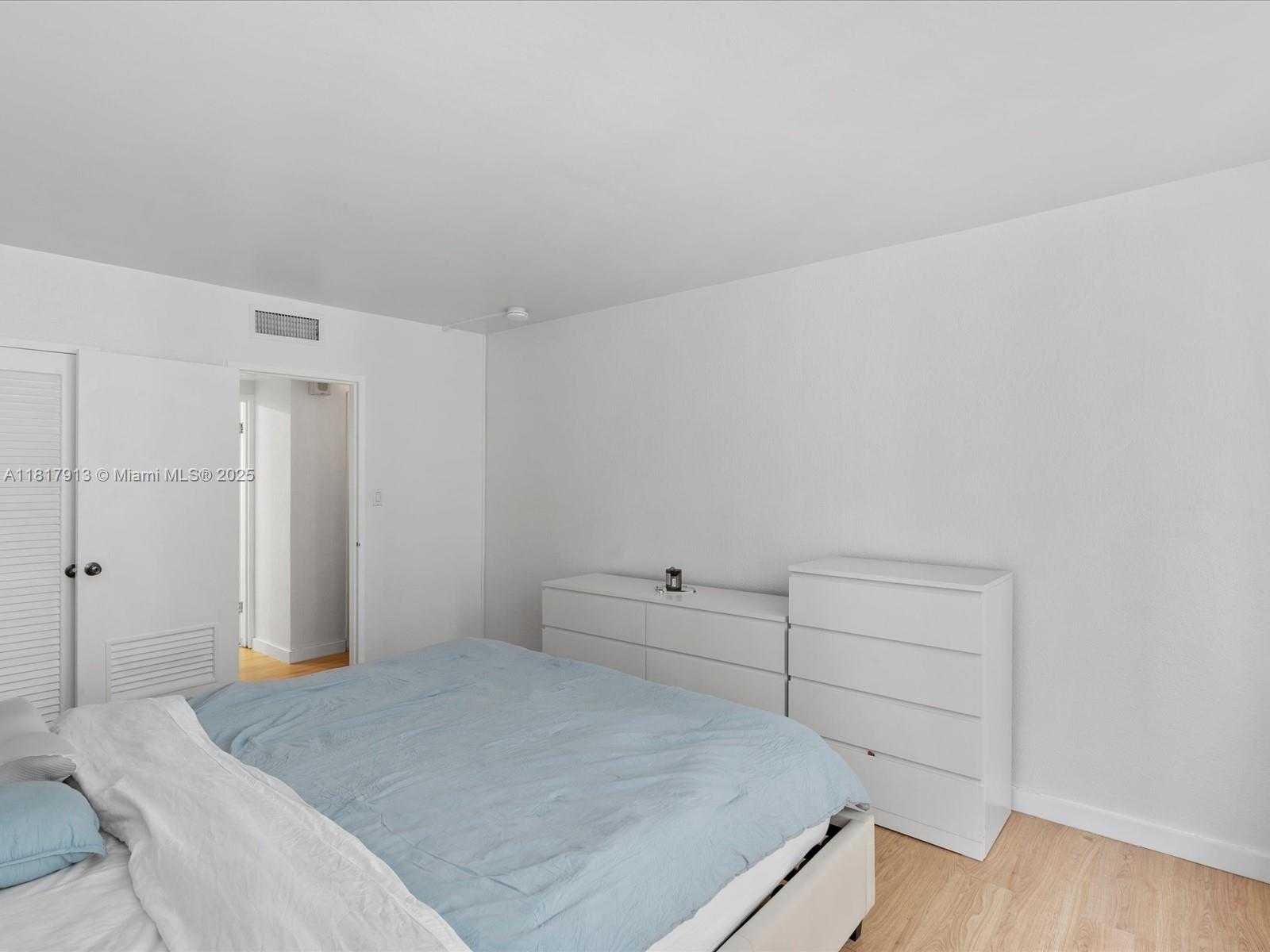 Small Image of 1200 WEST AVE #823, Miami Beach Number 14